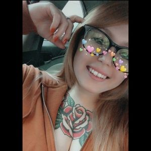 Meet your Posher, Phoebe